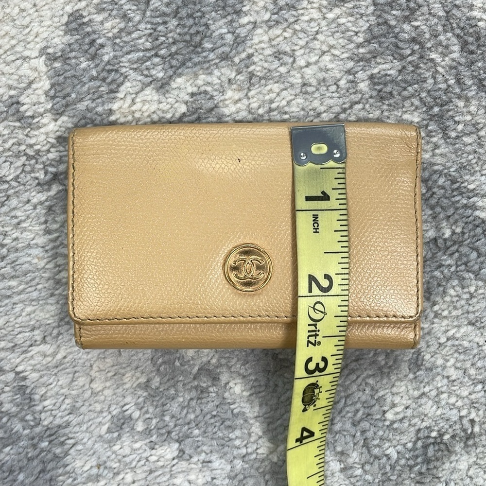Chanel Interlocking CC Medallion Leather Keyholder Case Trifold Beige - Picture 10 of 17